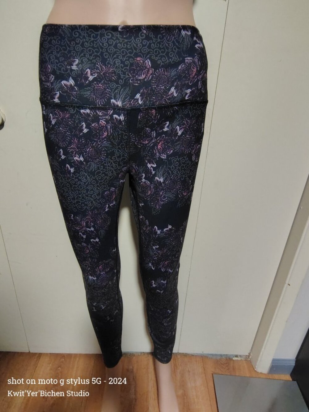 RBX Athletic Leggings Black Floral Print sz MED